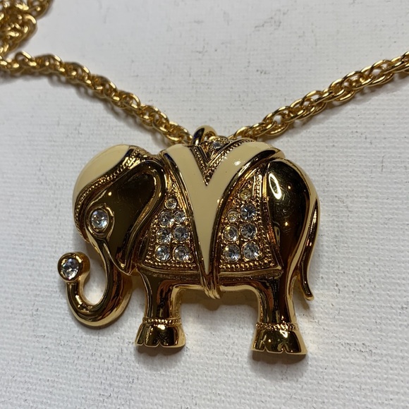 Vintage signed KJL for Avon elephant pendant brooch - Picture 3 of 8